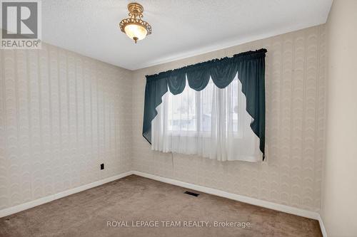 1494 Meadow Drive, Ottawa, ON - Indoor Photo Showing Other Room