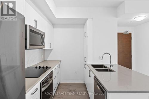906 - 805 Carling Avenue, Ottawa, ON - Indoor Photo Showing Kitchen With Double Sink With Upgraded Kitchen