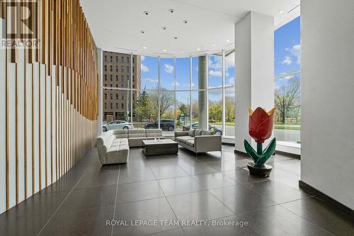 906 - 805 Carling Avenue, Ottawa, ON - Indoor
