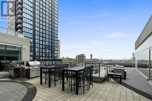 906 - 805 Carling Avenue, Ottawa, ON - Outdoor