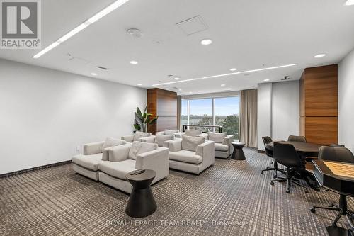 906 - 805 Carling Avenue, Ottawa, ON - Indoor
