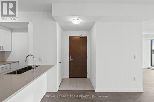 906 - 805 Carling Avenue, Ottawa, ON - Indoor Photo Showing Kitchen With Double Sink