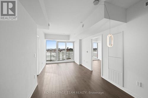 906 - 805 Carling Avenue, Ottawa, ON - Indoor Photo Showing Other Room