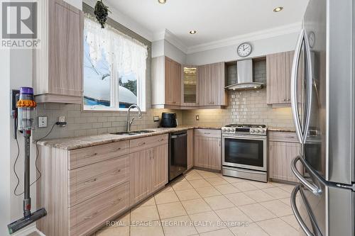 2104 Sandy Oaks Drive, Ottawa, ON - Indoor Photo Showing Kitchen With Stainless Steel Kitchen With Upgraded Kitchen