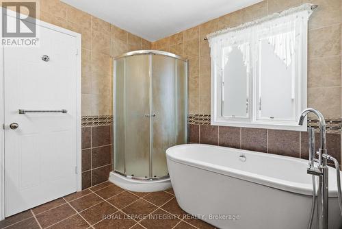 2104 Sandy Oaks Drive, Ottawa, ON - Indoor Photo Showing Bathroom