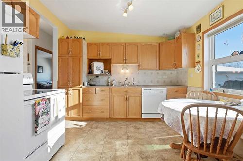 4421 35 Avenue, Red Deer, AB - Indoor Photo Showing Kitchen