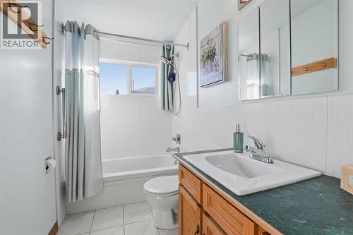 4421 35 Avenue, Red Deer, AB - Indoor Photo Showing Bathroom