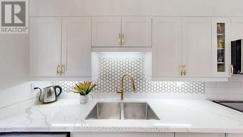 1219 - 551 The West Mall, Toronto, ON - Indoor Photo Showing Kitchen