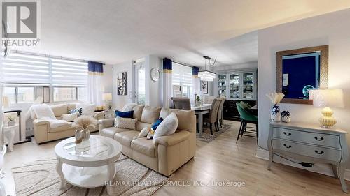 1219 - 551 The West Mall, Toronto, ON - Indoor Photo Showing Living Room