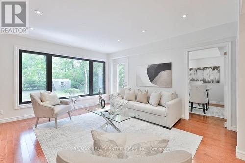 1389 Milton Avenue, Mississauga, ON - Indoor Photo Showing Living Room