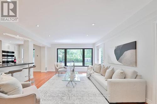 1389 Milton Avenue, Mississauga, ON - Indoor Photo Showing Living Room