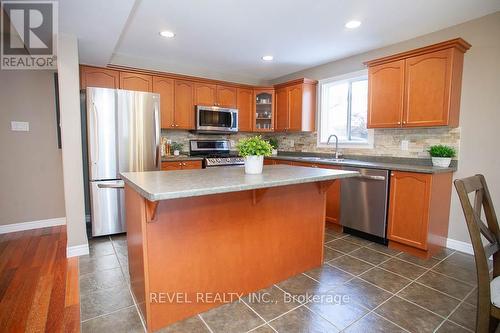 18 Gaal Court, Brantford, ON - Indoor Photo Showing Kitchen With Stainless Steel Kitchen With Double Sink