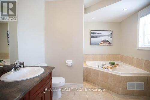 18 Gaal Court, Brantford, ON - Indoor Photo Showing Bathroom