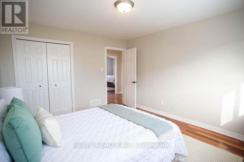 18 Gaal Court, Brantford, ON - Indoor Photo Showing Bedroom