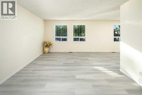 20 Bernard Way Nw, Calgary, AB - Indoor Photo Showing Other Room
