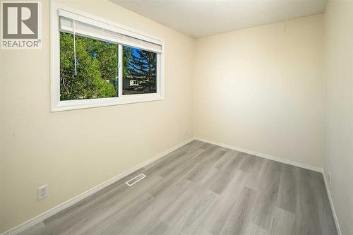20 Bernard Way Nw, Calgary, AB - Indoor Photo Showing Other Room