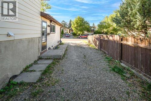 20 Bernard Way Nw, Calgary, AB - Outdoor