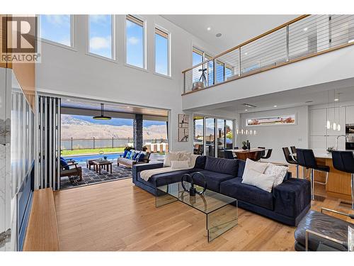 338 Rue Cheval Noir, Kamloops, BC - Indoor Photo Showing Living Room