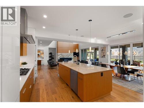 338 Rue Cheval Noir, Kamloops, BC - Indoor Photo Showing Kitchen With Double Sink With Upgraded Kitchen
