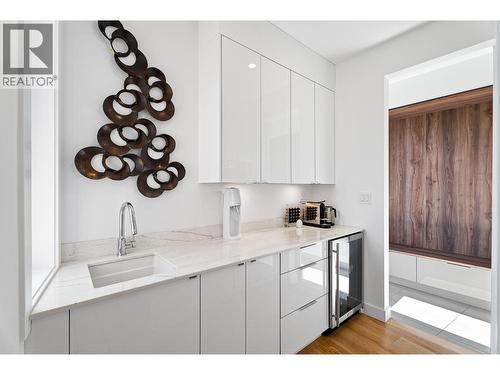 338 Rue Cheval Noir, Kamloops, BC - Indoor Photo Showing Kitchen