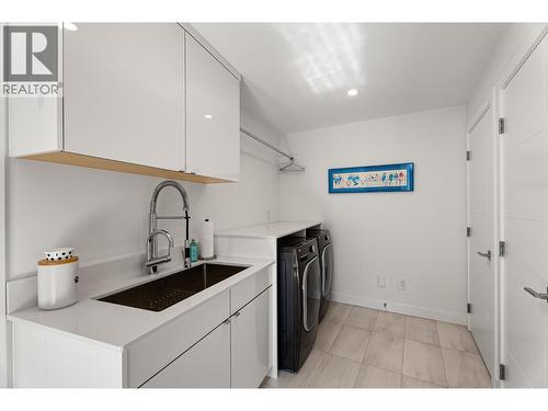 338 Rue Cheval Noir, Kamloops, BC - Indoor Photo Showing Laundry Room