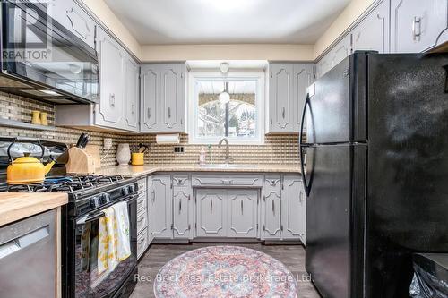 235 Wellington Street, Centre Wellington (Fergus), ON - Indoor Photo Showing Kitchen With Upgraded Kitchen
