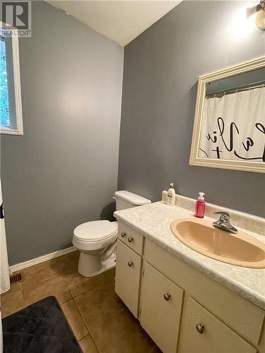 17 Clairmont Street, Sudbury, ON - Indoor Photo Showing Bathroom