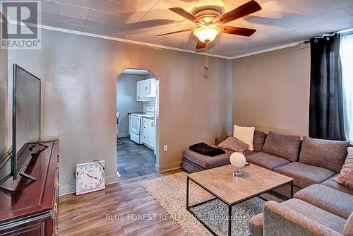 585 Elizabeth Street, London East (East G), ON - Indoor Photo Showing Living Room