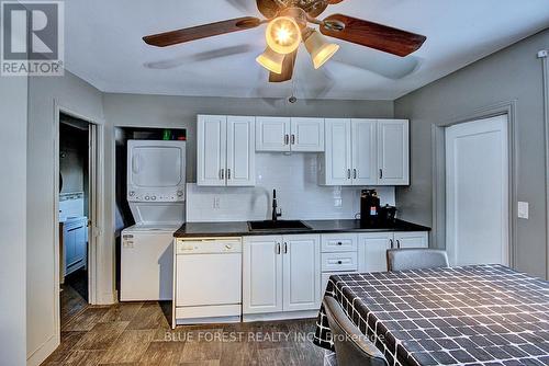 585 Elizabeth Street, London East (East G), ON - Indoor Photo Showing Kitchen