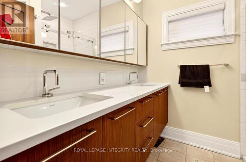 73 Renfrew Avenue, Ottawa, ON - Indoor Photo Showing Bathroom
