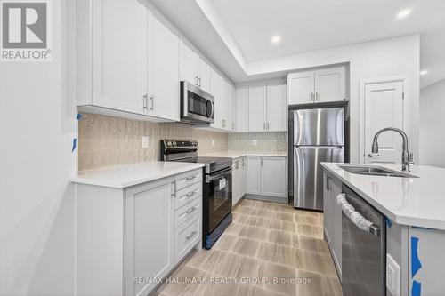 887 Eileen Vollick Crescent, Ottawa, ON - Indoor Photo Showing Kitchen With Double Sink With Upgraded Kitchen