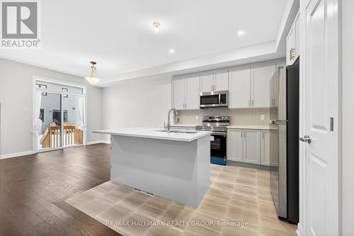 887 Eileen Vollick Crescent, Ottawa, ON - Indoor Photo Showing Kitchen With Upgraded Kitchen