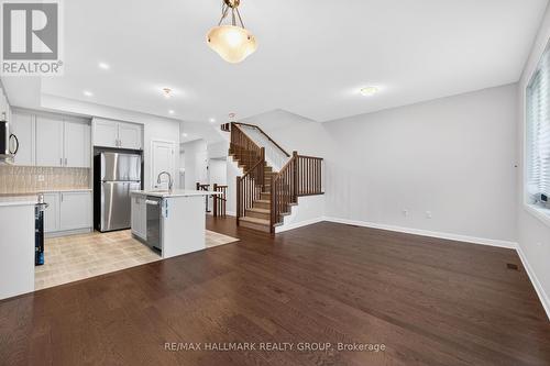 887 Eileen Vollick Crescent, Ottawa, ON - Indoor Photo Showing Kitchen With Upgraded Kitchen