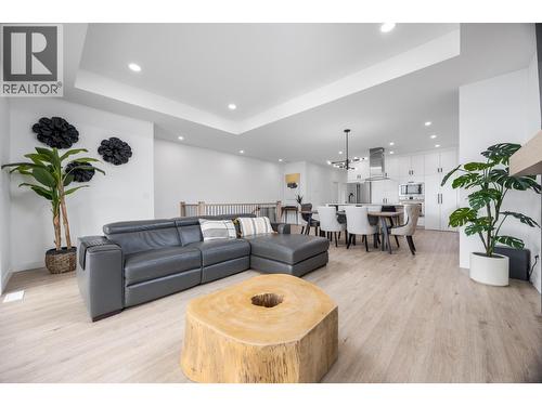 137 Whitefish Road, Vernon, BC - Indoor Photo Showing Living Room