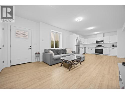 137 Whitefish Road, Vernon, BC - Indoor Photo Showing Living Room