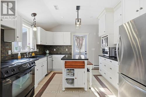 116 Burton Avenue, Barrie, ON - Indoor Photo Showing Kitchen