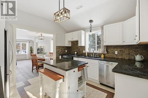 116 Burton Avenue, Barrie, ON - Indoor Photo Showing Kitchen With Double Sink
