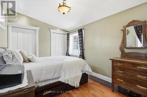 116 Burton Avenue, Barrie, ON - Indoor Photo Showing Bedroom