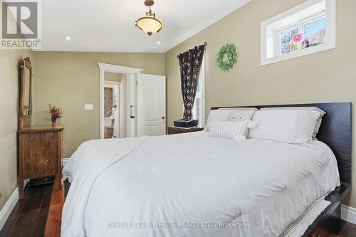 116 Burton Avenue, Barrie, ON - Indoor Photo Showing Bedroom