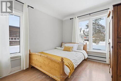 116 Burton Avenue, Barrie, ON - Indoor Photo Showing Bedroom