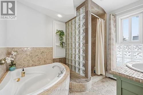 116 Burton Avenue, Barrie, ON - Indoor Photo Showing Bathroom