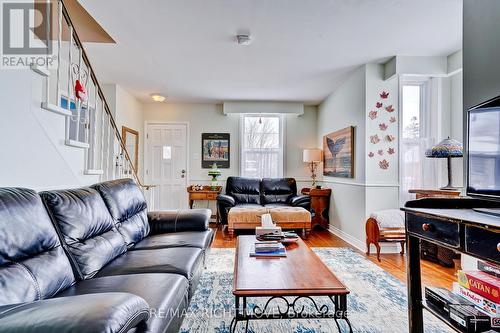 201 Canice Street, Orillia, ON - Indoor Photo Showing Living Room