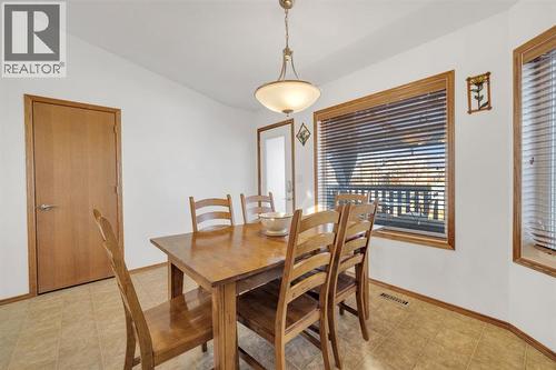 10 Wilkinson Circle, Sylvan Lake, AB - Indoor Photo Showing Dining Room