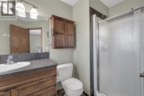 Primary Bathroom - 10 Wilkinson Circle, Sylvan Lake, AB - Indoor Photo Showing Bathroom