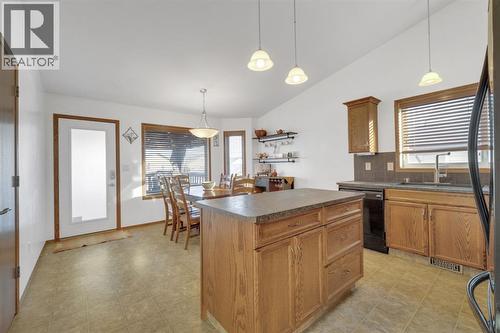 10 Wilkinson Circle, Sylvan Lake, AB - Indoor