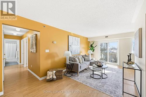 304 - 841 Battell Street, Cobourg, ON - Indoor Photo Showing Living Room