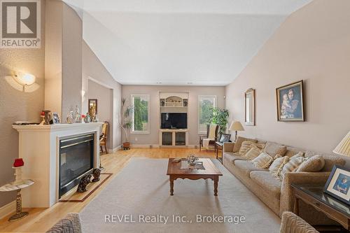 5 Beechwood Crescent, Pelham (Fonthill), ON - Indoor Photo Showing Living Room With Fireplace