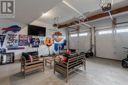 619 Brian Street, Fort Erie (Crescent Park), ON - Indoor Photo Showing Garage