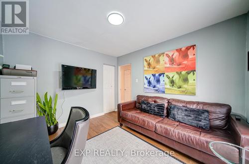 47 Brenda Crescent, Toronto, ON - Indoor Photo Showing Living Room