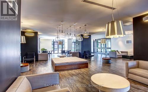 533 - 88 Colgate Avenue, Toronto, ON - Indoor Photo Showing Living Room